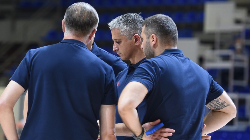 Igor Kokoškov sa stručnim štabom (©MN Press)